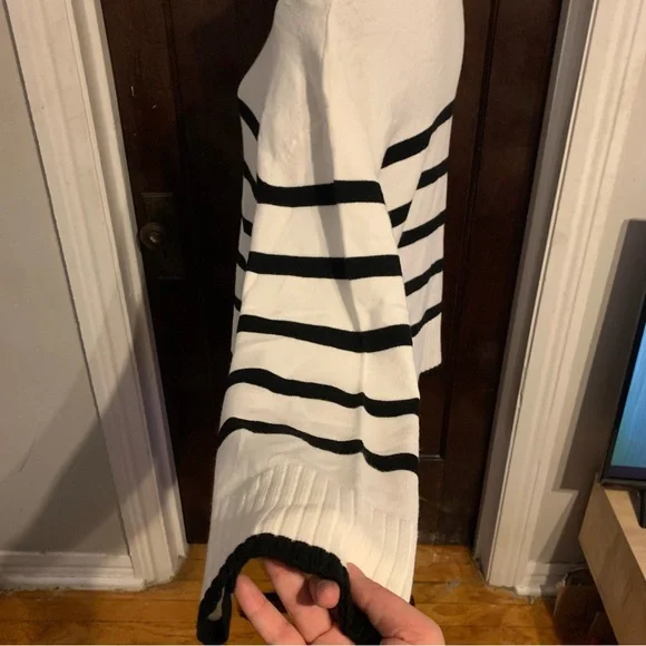 NWT Striped Turtleneck Sweater - Black and White LAUNDRY By Shelli Segal MEDIUM - Picture 4 of 6